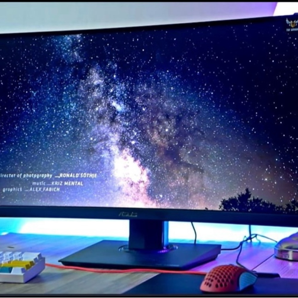 ASUS CURVE 35” Gaming Monitor - Picture 3 of 3